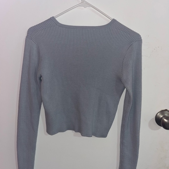 Gray Ribbed V-Neck Button-Up Top - Picture 3 of 3